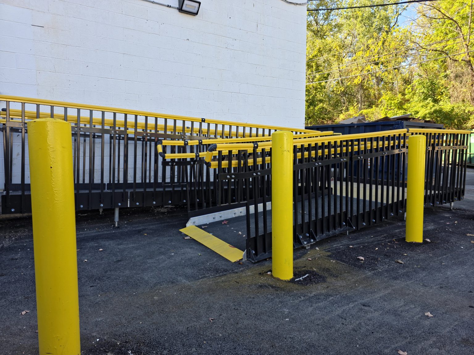 L-Shape Wheelchair Ramp with Landing | FlexDecks